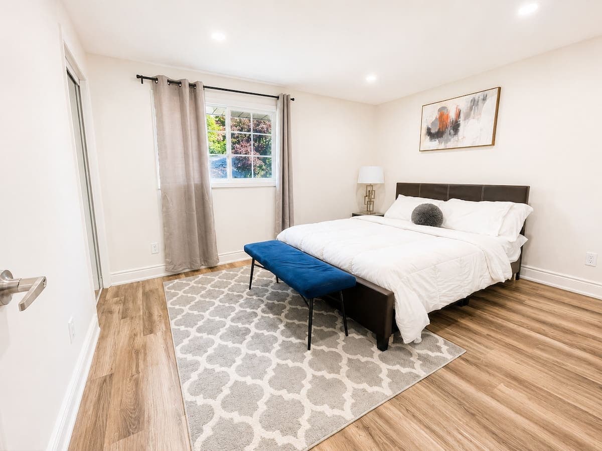 Premium bedroom in a Waterloo furnished rental